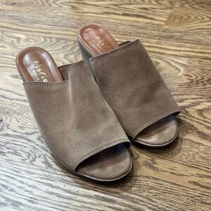 Mariella Stylish Brown Suede Mules